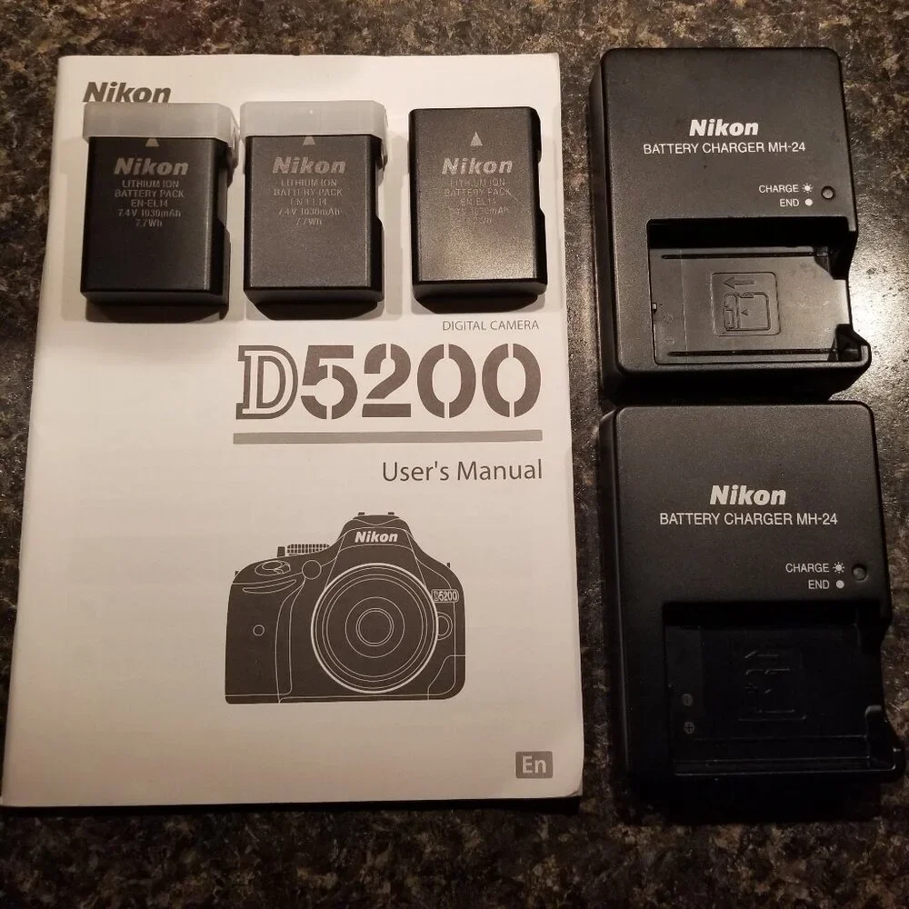 Nikon D5200 Battery Chargers Batteries Manual & CD EUC